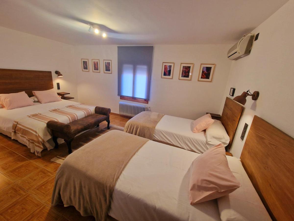 Hostal La Colonial Madrigal de la Vera Room photo